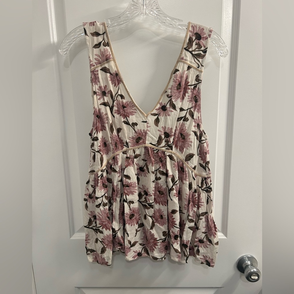 American Eagle Floral V-Neck Tank Sz M